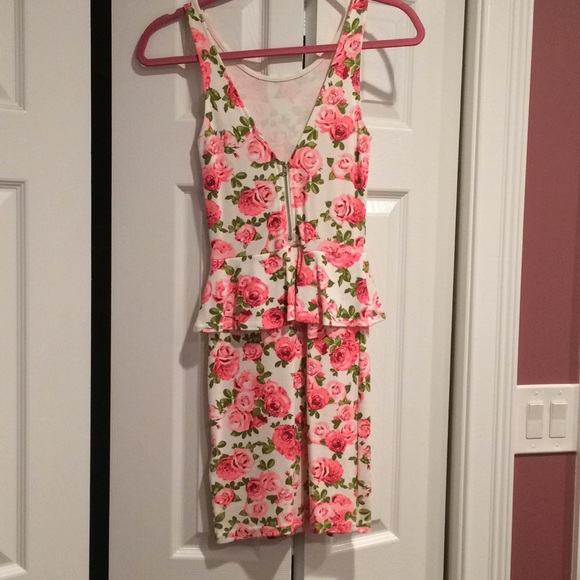 Dress - Picture 2 of 6